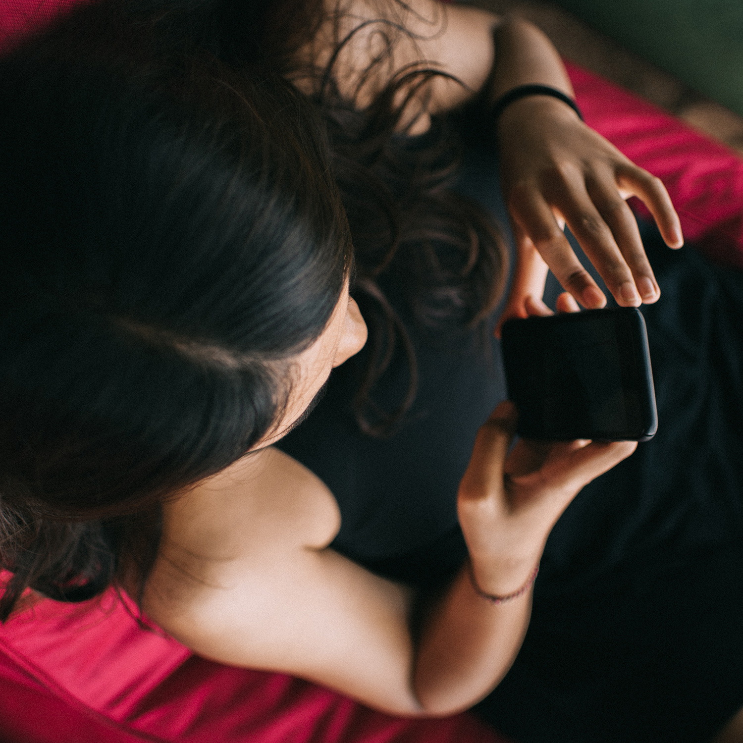 Magazyn Biogo - Odłóż telefon przed snem - zmieniajzbiogo.pl Magazyn Biogo - Zadbaj, żeby było ciemno - zmieniajzbiogo.pl