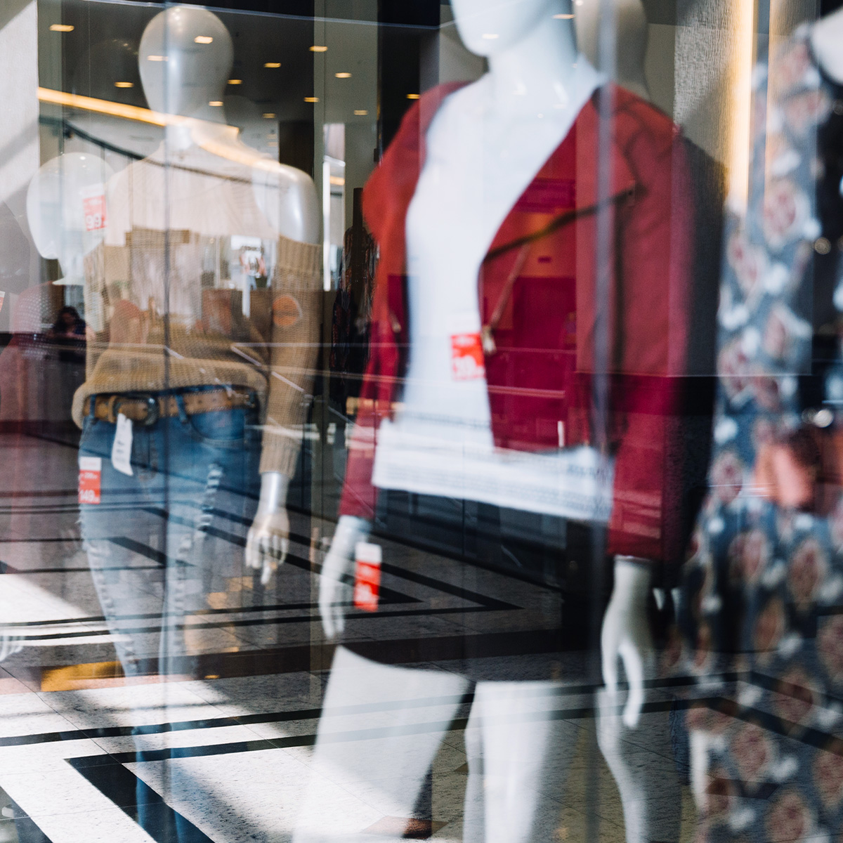 Magazyn Biogo - Czym jest fast fashion? - zmieniajzbiogo.pl Magazyn Biogo - nieetyczne parktyki w fast fashion - zmieniajzbiogo.pl