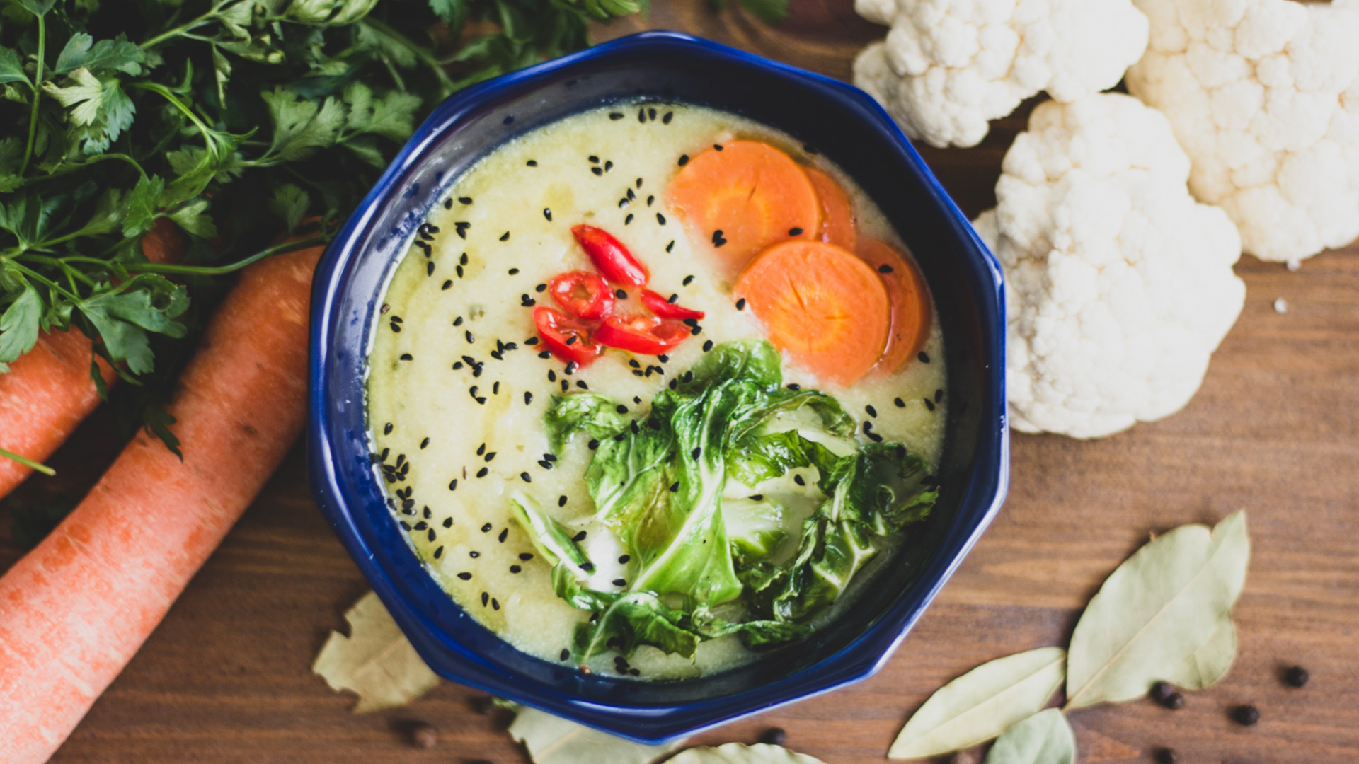 Magazyn Biogo - Przepis na krem warzywny z liśćmi kalafiora - zmieniajzbiogo.pl Magazyn Biogo - Jak gotować i nie marnować? - zmieniajzbiogo.pl